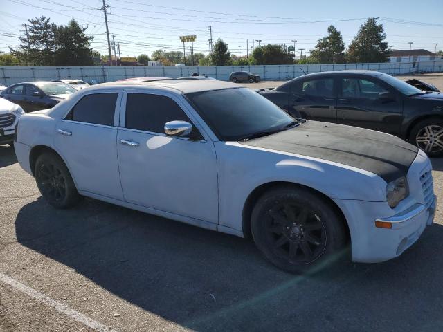 2C3KA63H57H610156 - 2007 CHRYSLER 300C WHITE photo 4