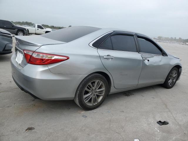 4T1BF1FKXGU137273 - 2016 TOYOTA CAMRY LE SILVER photo 3