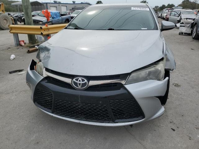 4T1BF1FKXGU137273 - 2016 TOYOTA CAMRY LE SILVER photo 5