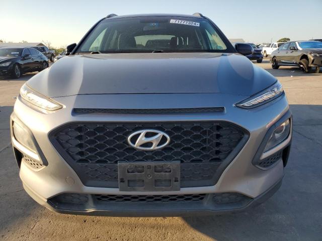 KM8K22AA4JU137499 - 2018 HYUNDAI KONA SEL GRAY photo 5