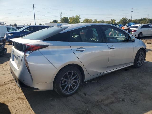 JTDKARFU4J3549883 - 2018 TOYOTA PRIUS 银色 照片 3