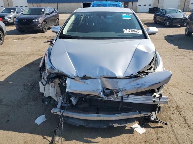 JTDKARFU4J3549883 - 2018 TOYOTA PRIUS 银色 照片 5