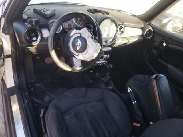 WMWMR33569TU95653 - 2009 MINI COOPER WHITE photo 8