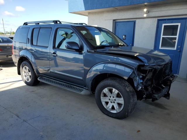 5N1AR18W55C707105 - 2005 NISSAN PATHFINDER LE فحمي صورة 4