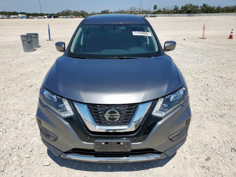 5N1AT2MV1JC772256 - 2018 NISSAN ROGUE S GRAY photo 5