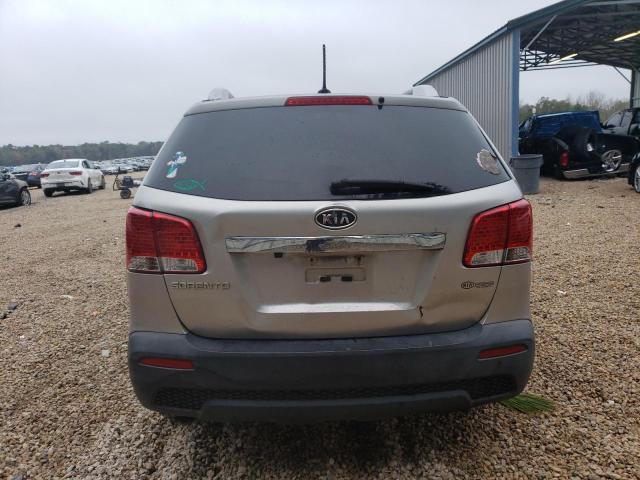 5XYKT3A6XCG274566 - 2012 KIA SORENTO BASE SILVER photo 6