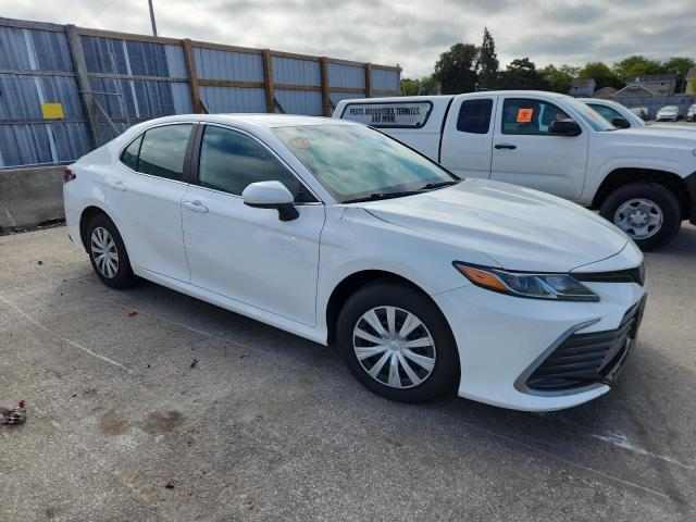 4T1C31AK0PU614488 - 2023 TOYOTA CAMRY LE WHITE photo 4