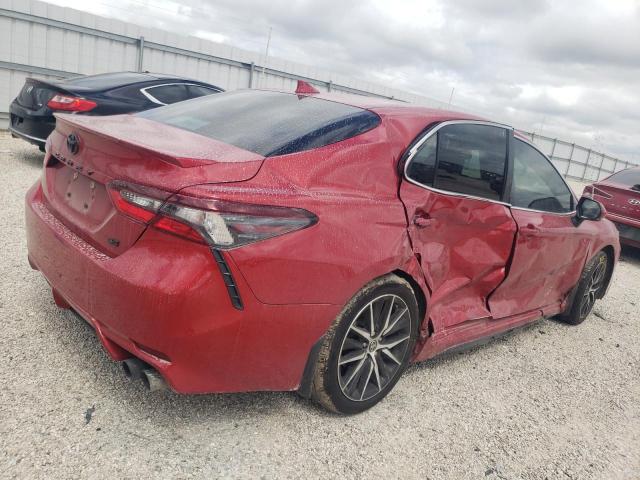4T1G11AKXPU155977 - 2023 TOYOTA CAMRY SE NIGHT SHADE RED photo 3