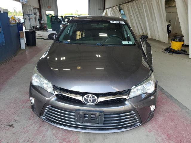 4T4BF1FK8FR455283 - 2015 TOYOTA CAMRY LE GRAY photo 5