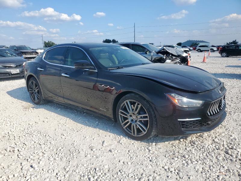 ZAM57YTL3J1273639 - 2018 MASERATI GHIBLI S Սև լուսանկար 4