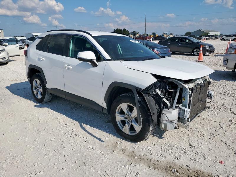 2T3W1RFV4MC119655 - 2021 TOYOTA RAV4 XLE WHITE photo 4