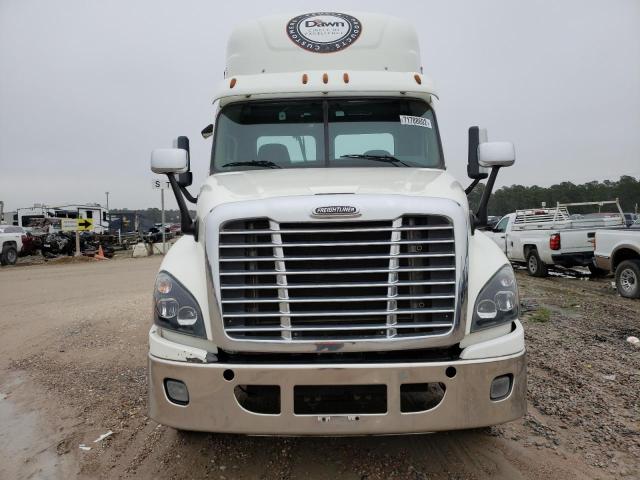 3AKJGED57GDHG0440 - 2016 FREIGHTLINER CASCADIA 1 WHITE photo 9