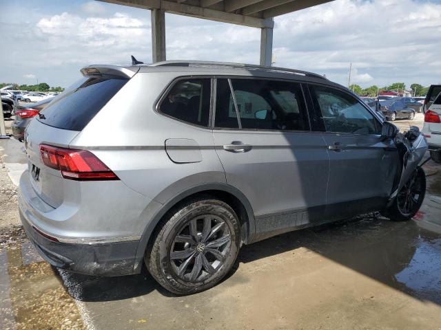3VV3B7AX8RM137033 - 2024 VOLKSWAGEN TIGUAN SE Srebrny zdjęcie 3