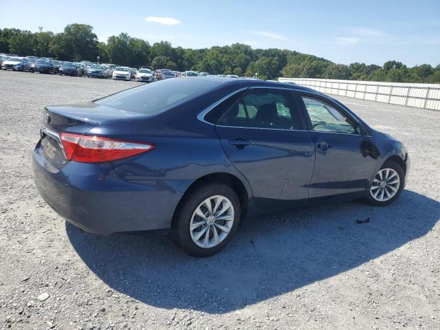 4T4BF1FK5FR494980 - 2015 TOYOTA CAMRY LE BLUE photo 3