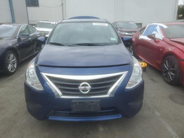 3N1CN7APXJL845657 - 2018 NISSAN VERSA S BLUE photo 5