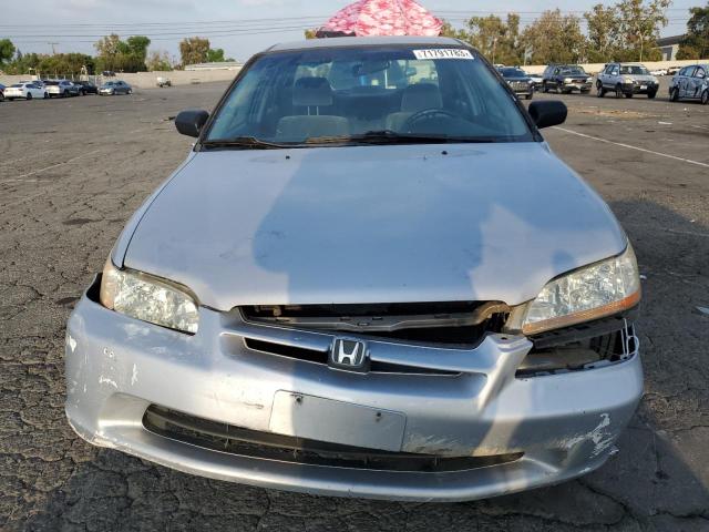 1HGCF8642WA254124 - 1998 HONDA ACCORD DX SILVER photo 5