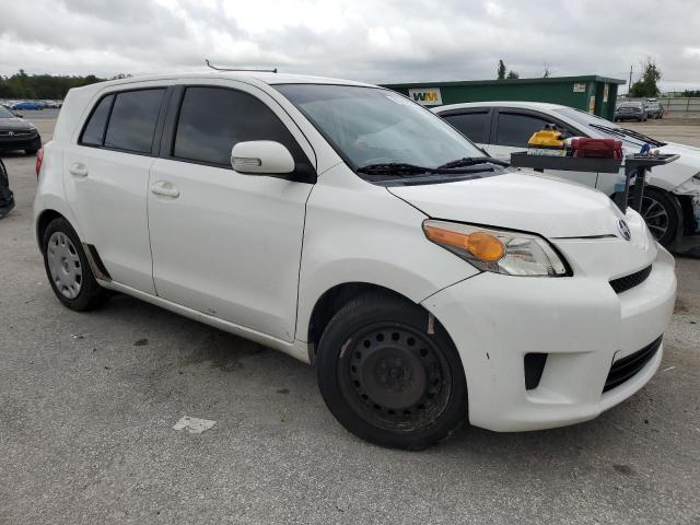 JTKKUPB49D1033951 - 2013 TOYOTA SCION XD WHITE photo 4