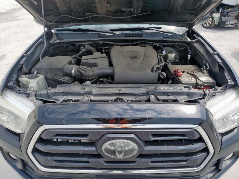 3TMAZ5CN5JM072731 - 2018 TOYOTA TACOMA DOUBLE CAB BLACK photo 11