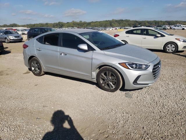 5NPD84LF6HH117856 - 2017 HYUNDAI ELANTRA SE WHITE photo 4