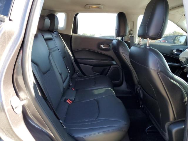 3C4NJDBB0JT400458 - 2018 JEEP COMPASS LATITUDE Gris photo 11