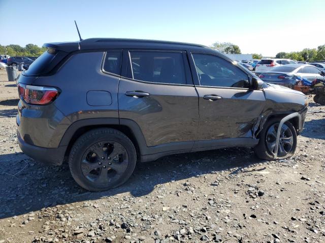 3C4NJDBB0JT400458 - 2018 JEEP COMPASS LATITUDE Gris photo 3