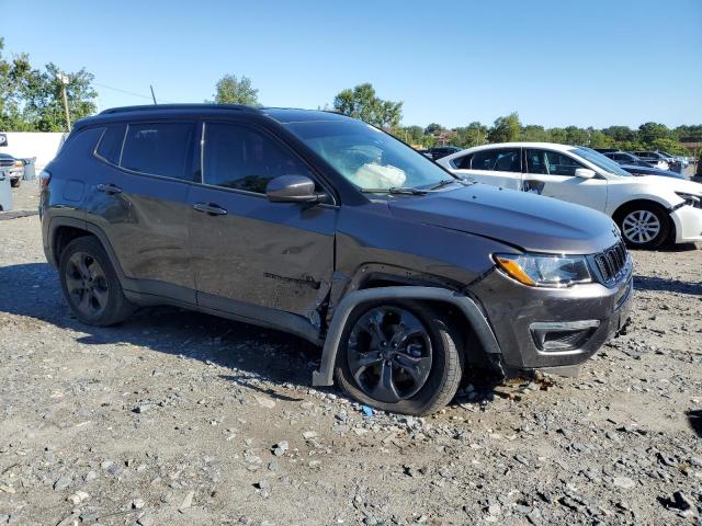 3C4NJDBB0JT400458 - 2018 JEEP COMPASS LATITUDE Gris photo 4