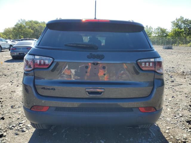 3C4NJDBB0JT400458 - 2018 JEEP COMPASS LATITUDE Gris photo 6