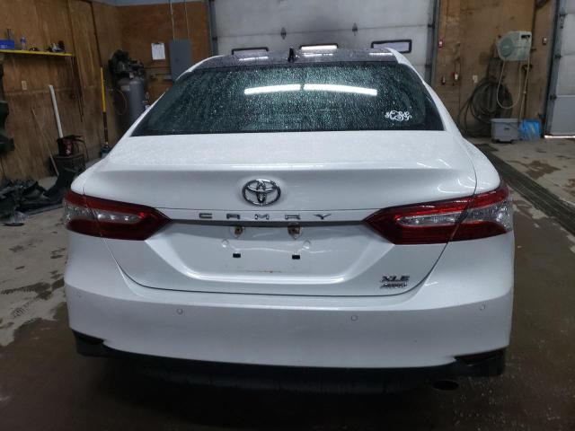 4T1F11BK3LU002622 - 2020 TOYOTA CAMRY XLE WHITE photo 6