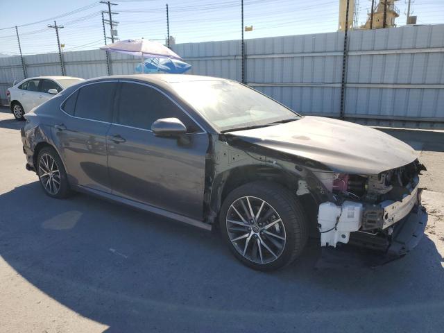 4T1F31AK6PU604058 - 2023 TOYOTA CAMRY XLE 灰色 照片 4