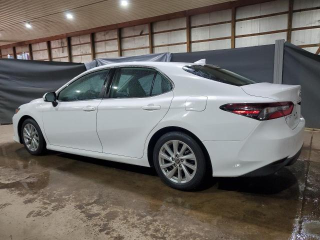4T1C11AK1PU784302 - 2023 TOYOTA CAMRY LE WHITE photo 2