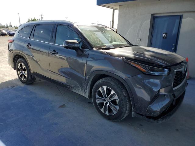 5TDGZRAH1NS543777 - 2022 TOYOTA HIGHLANDER XLE CHARCOAL photo 4