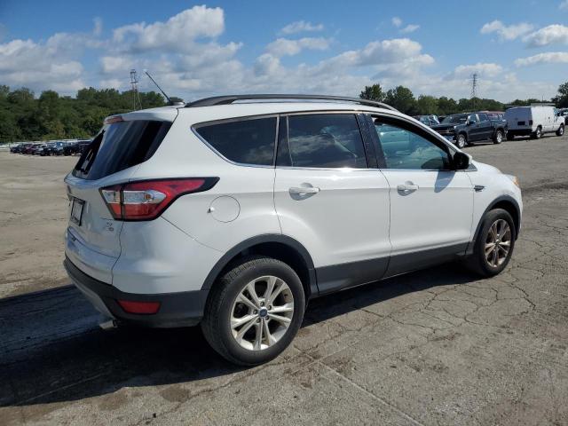 1FMCU9GD6JUC29058 - 2018 FORD ESCAPE SE أبيض صورة 3