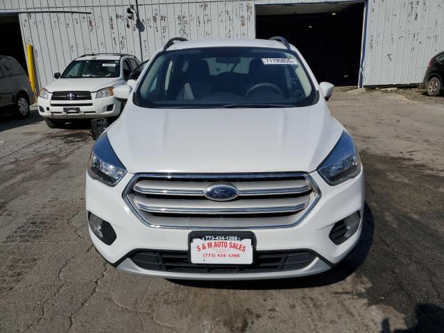 1FMCU9GD6JUC29058 - 2018 FORD ESCAPE SE أبيض صورة 5