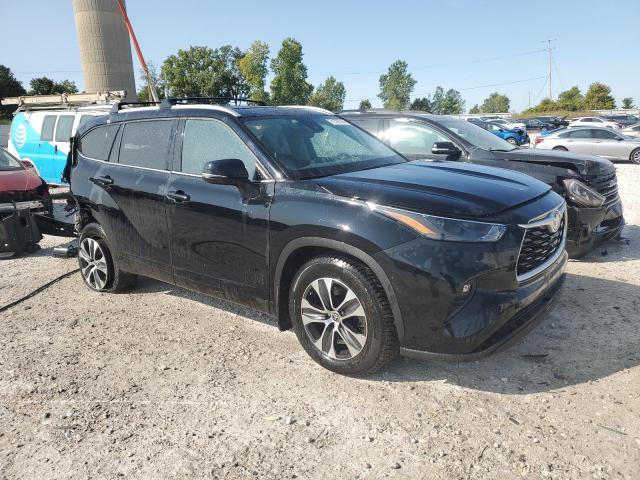 5TDGZRBH2NS226749 - 2022 TOYOTA HIGHLANDER XLE შავი ფოტო 4