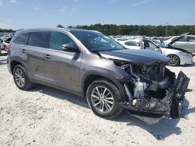 5TDKZRFH0KS555367 - 2019 TOYOTA HIGHLANDER SE 灰色 照片 4