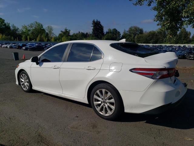 4T1C11AK4LU334699 - 2020 TOYOTA CAMRY LE WHITE photo 2