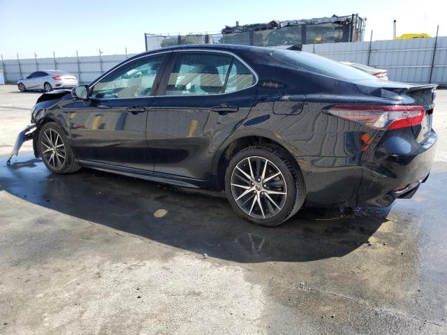 4T1G11AK2PU816899 - 2023 TOYOTA CAMRY SE NIGHT SHADE BLACK photo 2