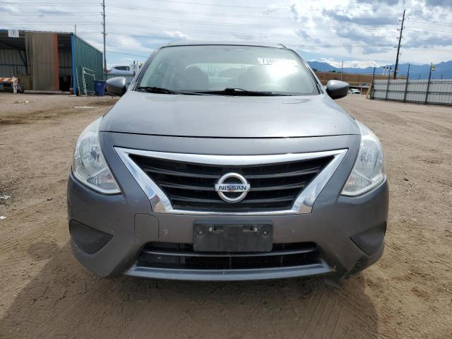 3N1CN7AP3KL841094 - 2019 NISSAN VERSA S 灰色 照片 5
