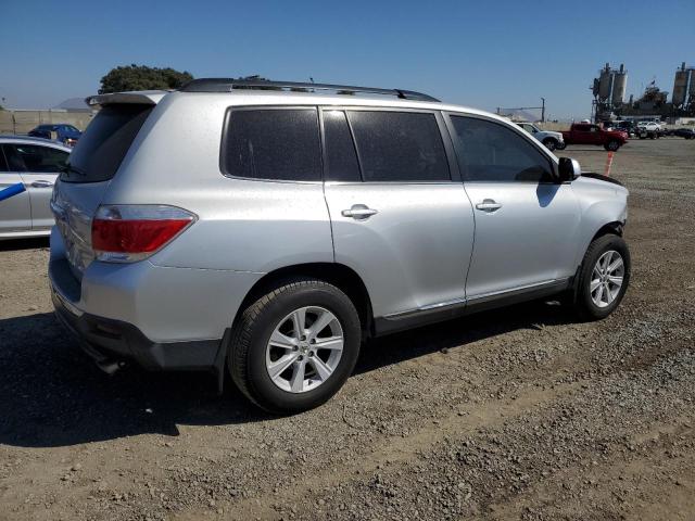 5TDZK3EH8DS103431 - 2013 TOYOTA HIGHLANDER BASE SILVER photo 3