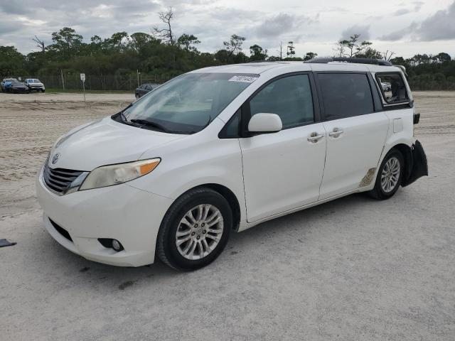 2016 TOYOTA SIENNA XLE, 