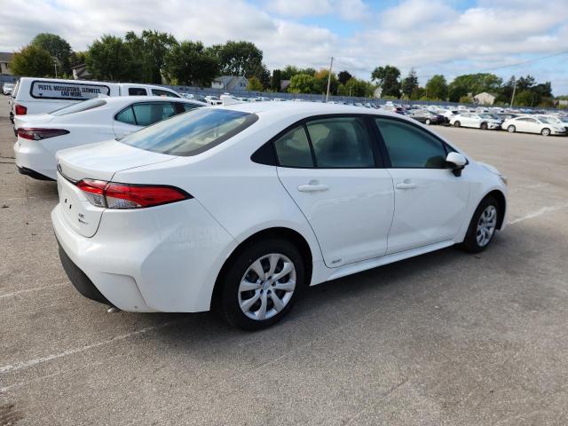 JTDBDMHE6S3019738 - 2025 TOYOTA COROLLA LE WHITE photo 3