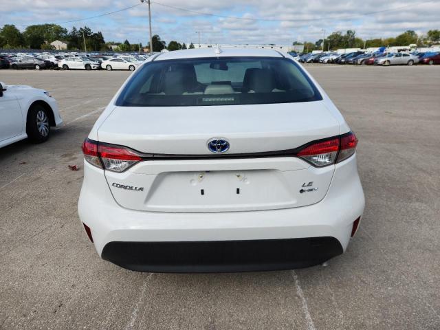 JTDBDMHE6S3019738 - 2025 TOYOTA COROLLA LE WHITE photo 6