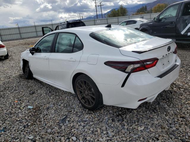 4T1G11BKXPU081202 - 2023 TOYOTA CAMRY SE NIGHT SHADE WHITE photo 2