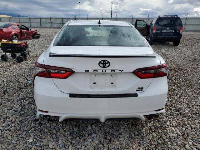 4T1G11BKXPU081202 - 2023 TOYOTA CAMRY SE NIGHT SHADE WHITE photo 6