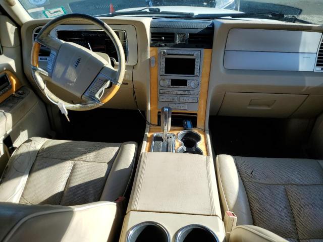 5LMFU28587LJ20723 - 2007 LINCOLN NAVIGATOR 白色 照片 8