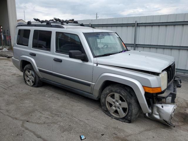 1J8HG48NX6C320612 - 2006 JEEP COMMANDER 银色 照片 4