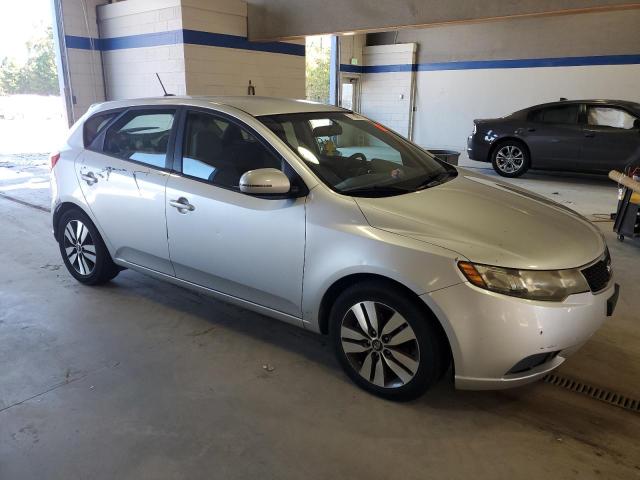 KNAFU5A2XD5743752 - 2013 KIA FORTE EX 银色 照片 4