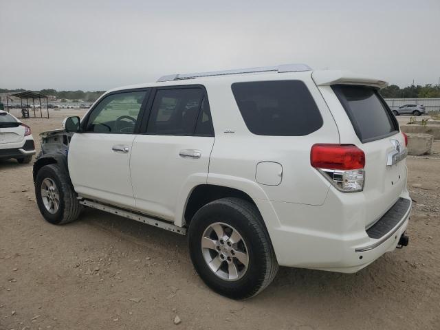 JTEBU5JR5C5109032 - 2012 TOYOTA 4RUNNER SR5 WHITE photo 2