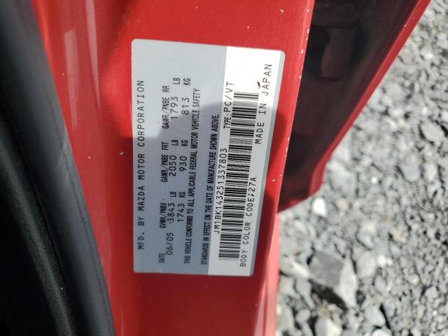 JM1BK143251337803 - 2005 MAZDA 3 HATCHBACK RED photo 13