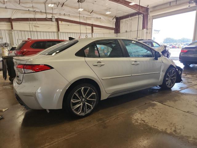 5YFP4MCE2NP111079 - 2022 TOYOTA COROLLA SE ვერცხლისფერი ფოტო 3